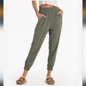 Vuori villa jogger pants army green XS